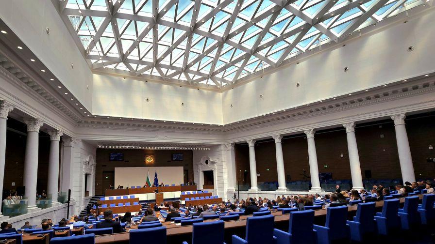 Парламентът прие закона за новата Антикорупционна комисия