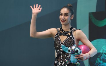 Ева Брезалиева временно пета в многобоя на Световното по художествена гимнастика