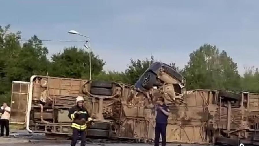 <p>Tежката катастрофа с автобус в София: Шофьорите на колите са организирали незаконна гонка</p>