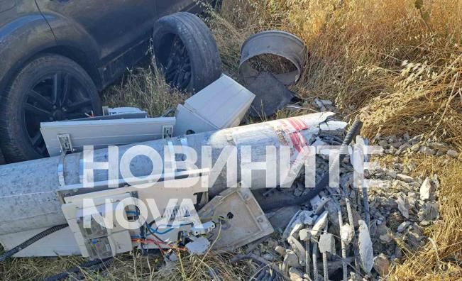 Пиян бутна електрически стълб и остави част от село без ток