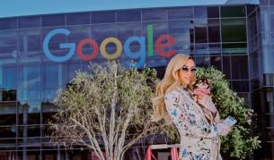 Google нае Парис Хилтън, за да покаже, че AI не е страшен