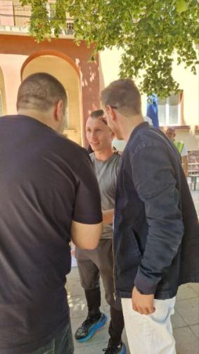 Протест в село Лесново срещу агресията заради шепа череши