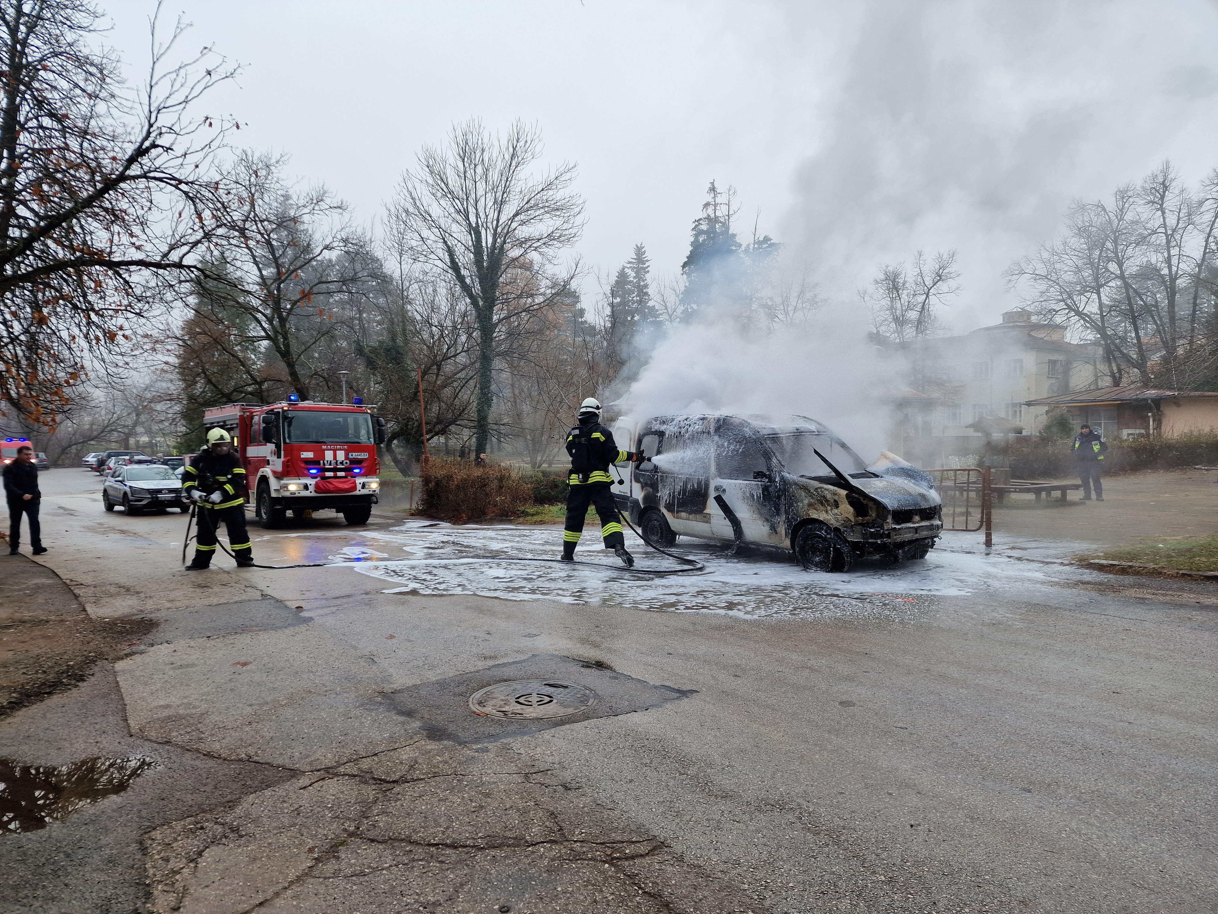 Откриха овъглено тяло в изгорял автомобил край Доспат