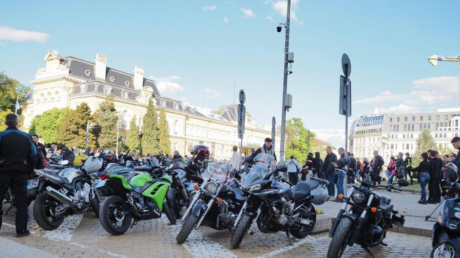 <p>Мотористи излизат на протест в София</p>