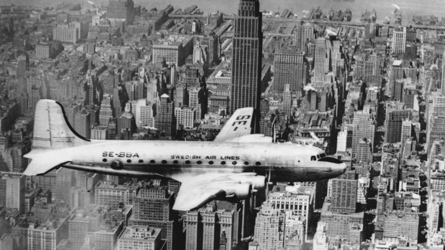 Пътнически самолет от типа Douglas DC-4