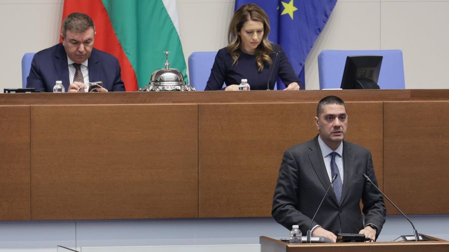 Христо Гаджев се завръща в парламента на мястото на Делян Добрев