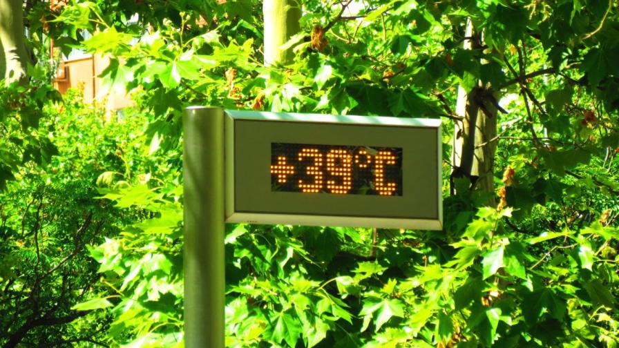 България в изпепеляваща прегръдка: Жълт код и до 39° във вторник