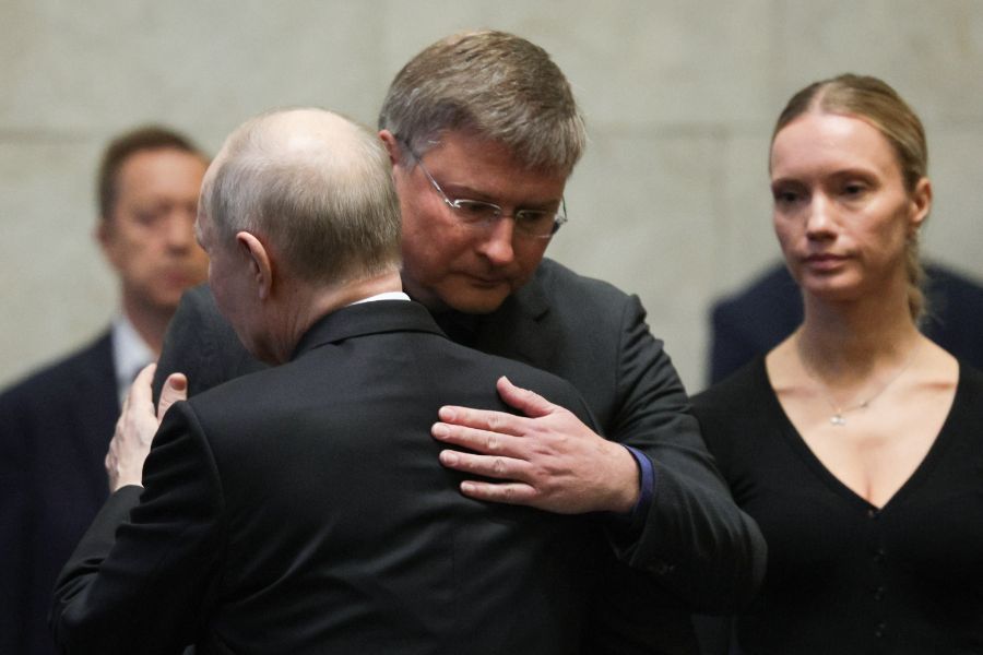 <p>Путин изпрати в последния му път Сергей Иванов.</p>