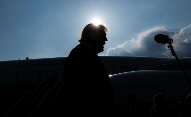 Камион за кетъринг „измъкна“ Тръмп от Air Force One: Как президентът на САЩ напусна Турция с таен полет