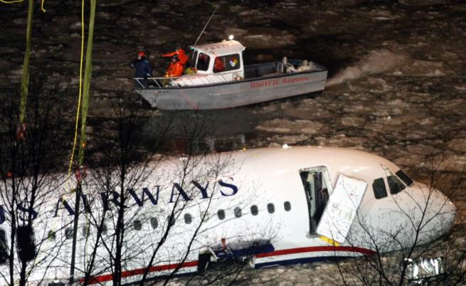 Полет 1549 на US Airways беше приводнен в река Хъдсън без нито една жертва през 2009 г.