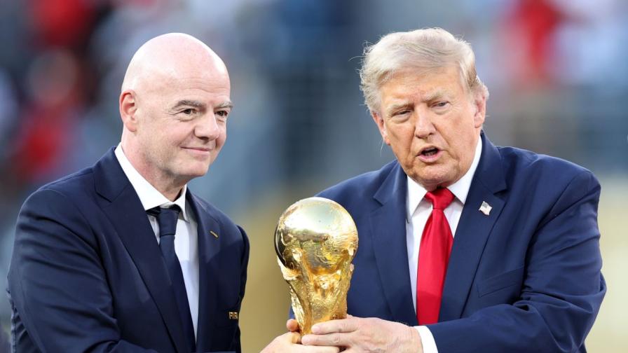 Президентът на САЩ Доналд Тръмп и президентът на ФИФА Джани Инфантино бяха освиркани, когато излязоха на терена за церемонията по награждаването на финала на Мондиал 2026, преди Тръмп да се опита неразрешено да се присъедини към партито за победата на Испания