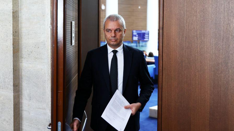 <p>Костадинов:&nbsp;Иран съвсем законно отправя предупреждения към България</p>