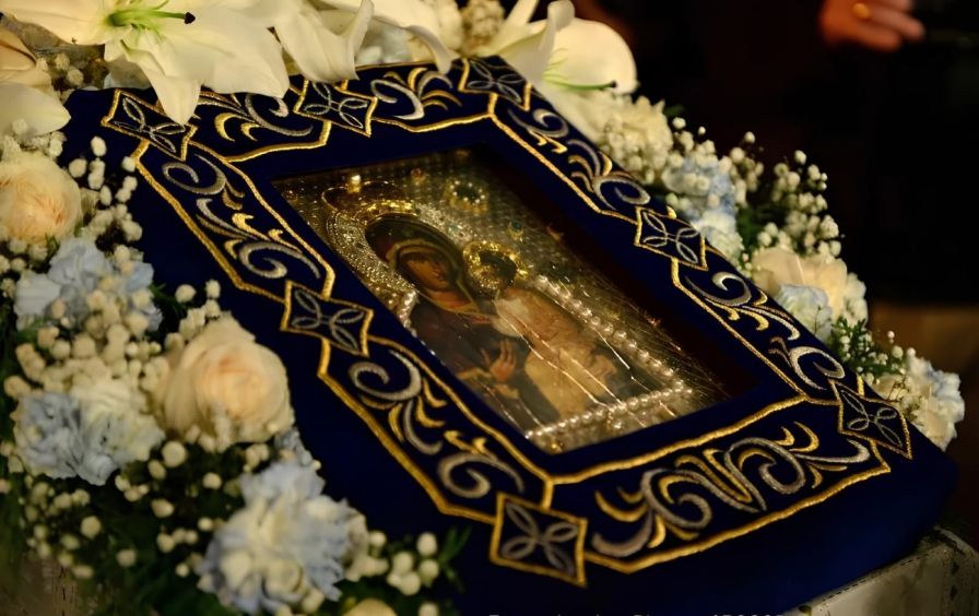 Чудотворната Хавайска икона на Богородица пристигна в София