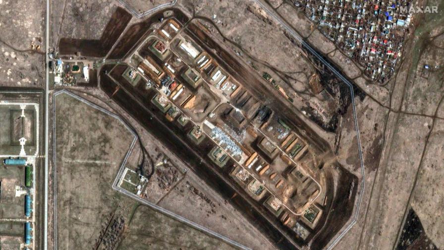 Украйна удари петролна рафинерия и военна база в Русия; жертви и ранени при взаимни атаки