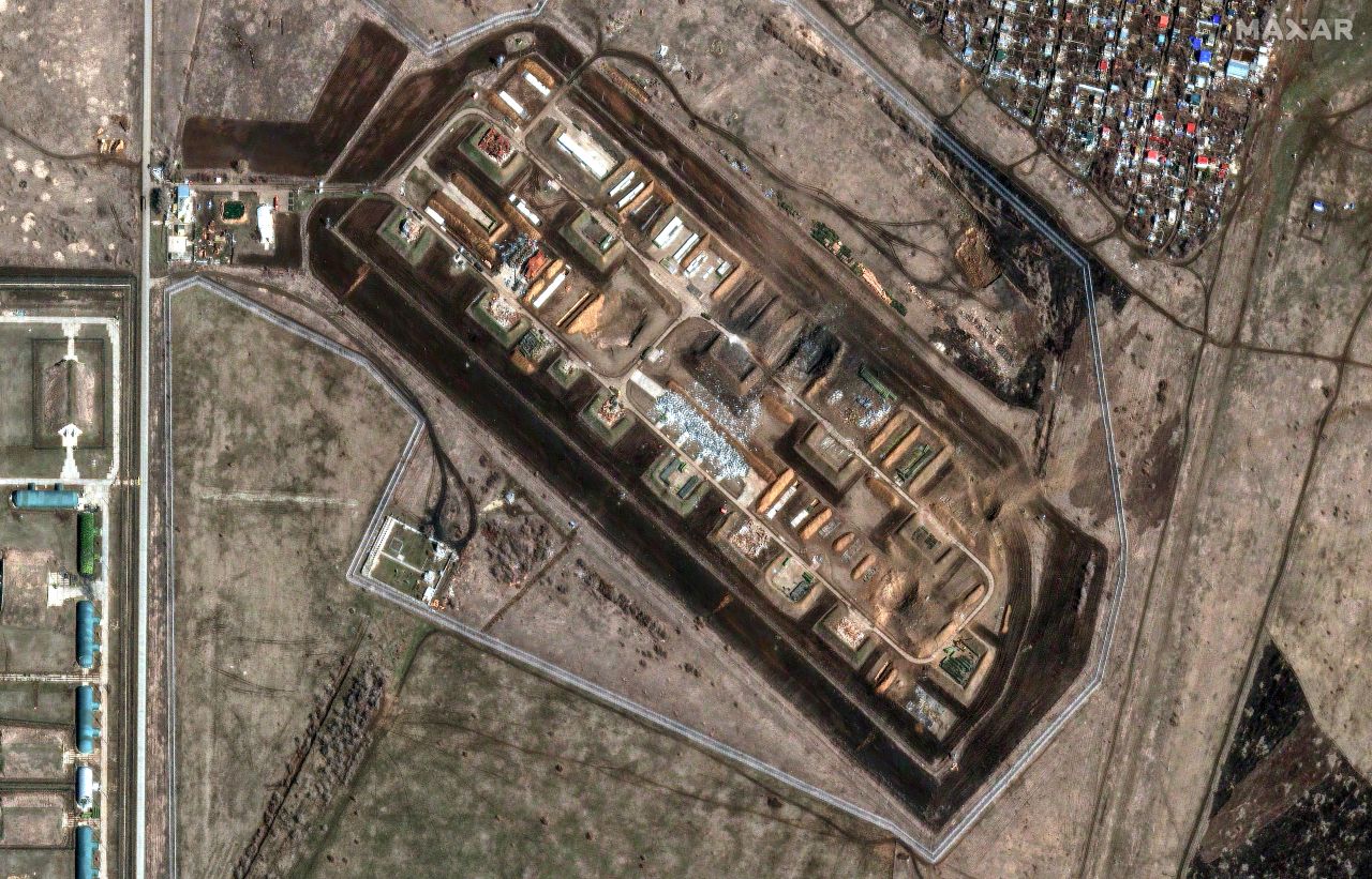 Украйна удари петролна рафинерия и военна база в Русия; жертви и ранени при взаимни атаки