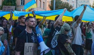 <p>Уволнението на един министър отпуши най-голямата криза в Украйна</p>