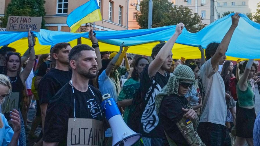 <p>Уволнението на един министър отпуши най-голямата криза в Украйна</p>