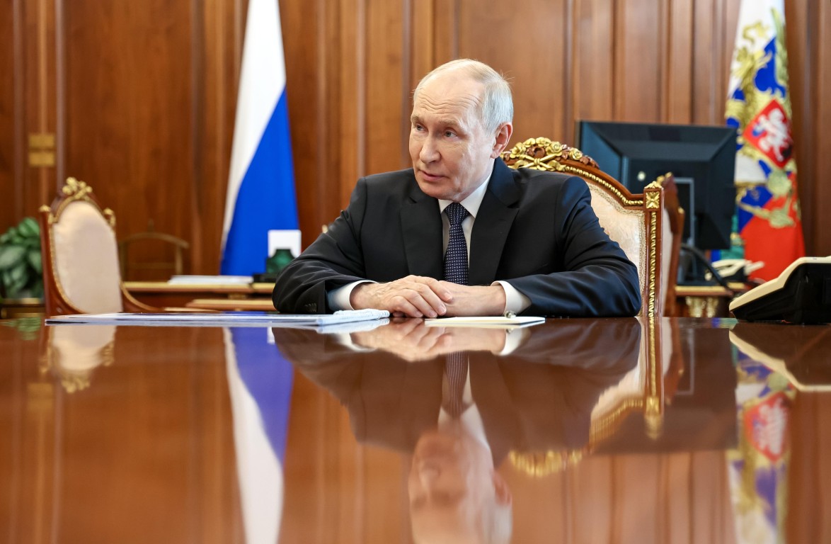 Абсурд, шефът на театралите увери Путин в победата над Украйна