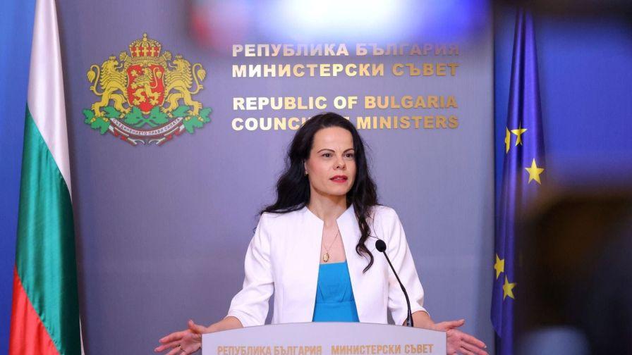 Министър Ивкова: Страхът от промяната не е излекувал нито един пациент