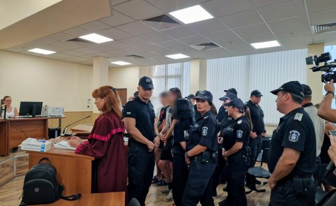 Убитият в Пловдив - рисуван със свастики, с обръснати вежди, горен с цигари