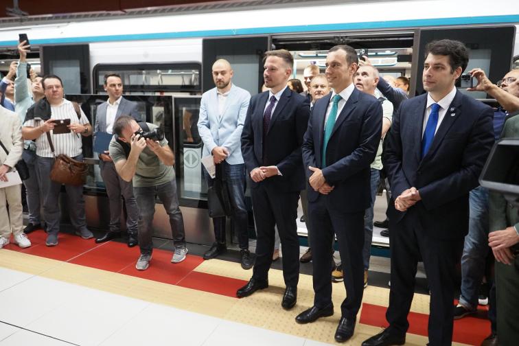 Откриха нови три метростанции от третата линия на метрото
