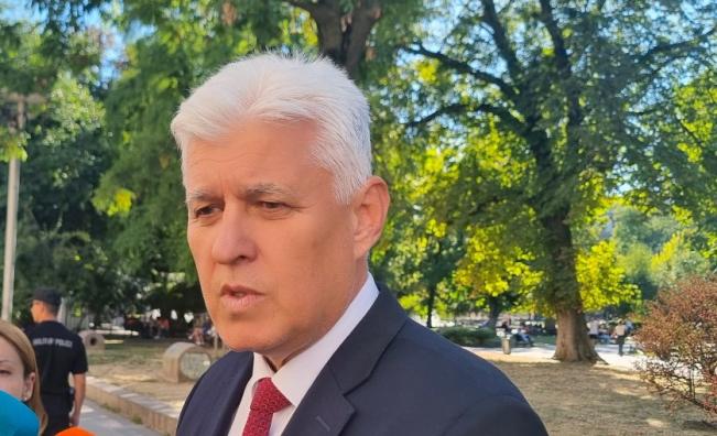 Военният министър за Иран: Заплаха няма