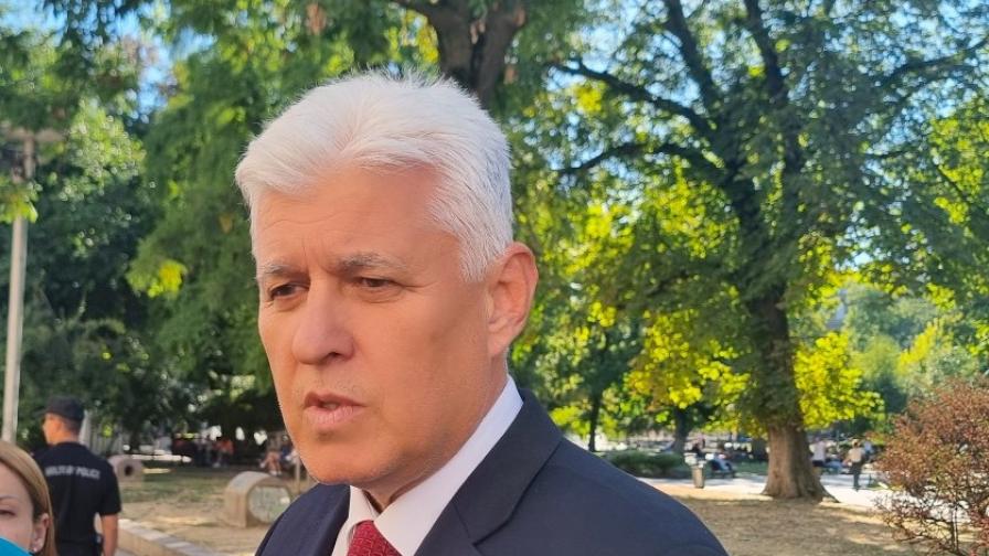Военният министър за Иран: Заплаха няма