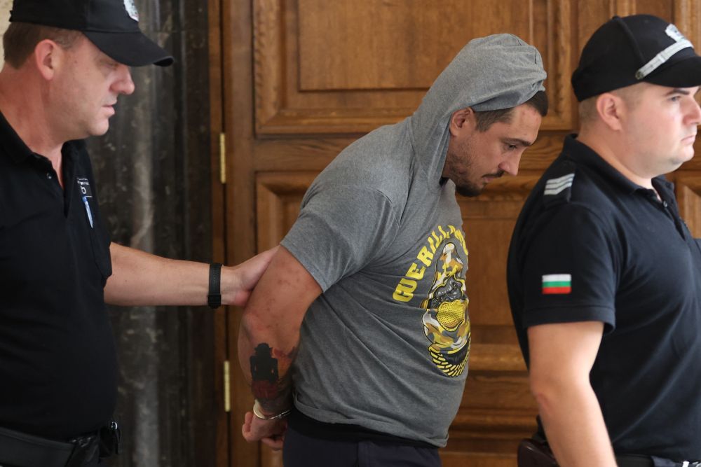 Пуснаха под домашен арест хванатия с дрога и бебе в колата, нахапали го дървеници