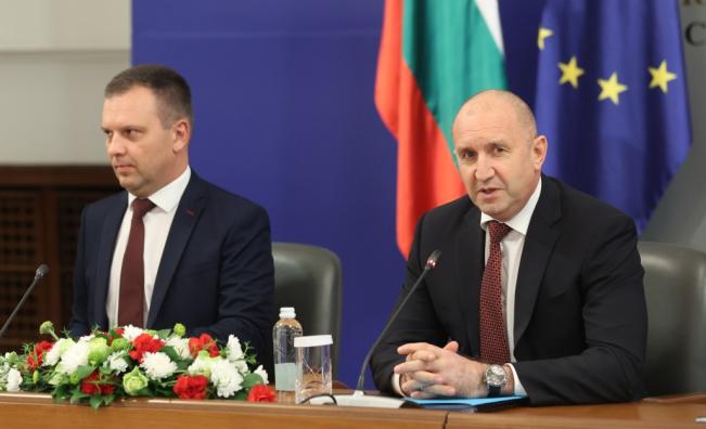Радев предлага да се върнат правомощията на президента