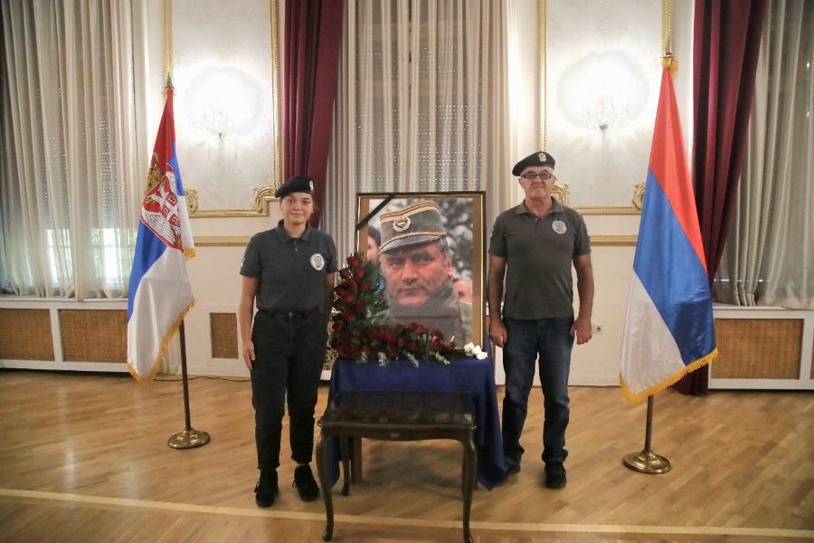 <p>Сърбия се сбогува с Ратко Младич.</p>