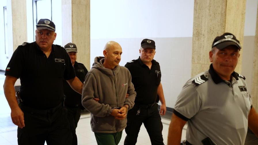 Обвиняемият за палежите на автомобили в София остава в ареста