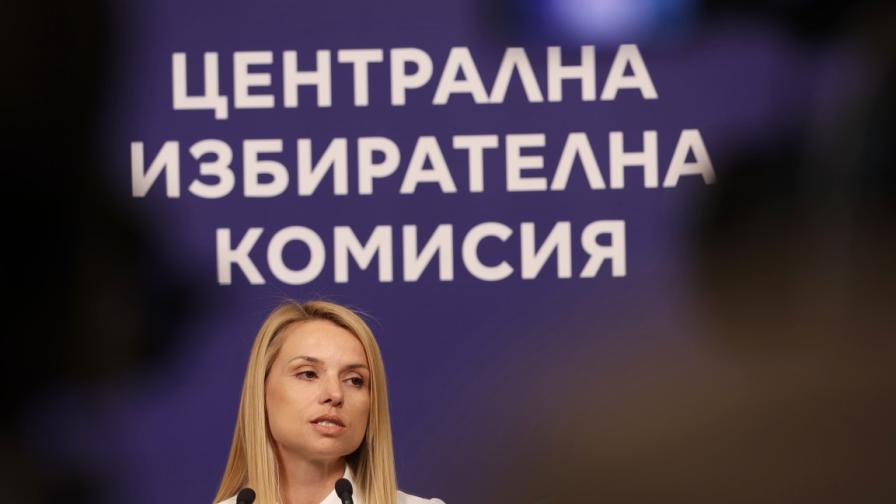Общо 24 инициативни комитета и 8 партии се регистрираха за президентските избори