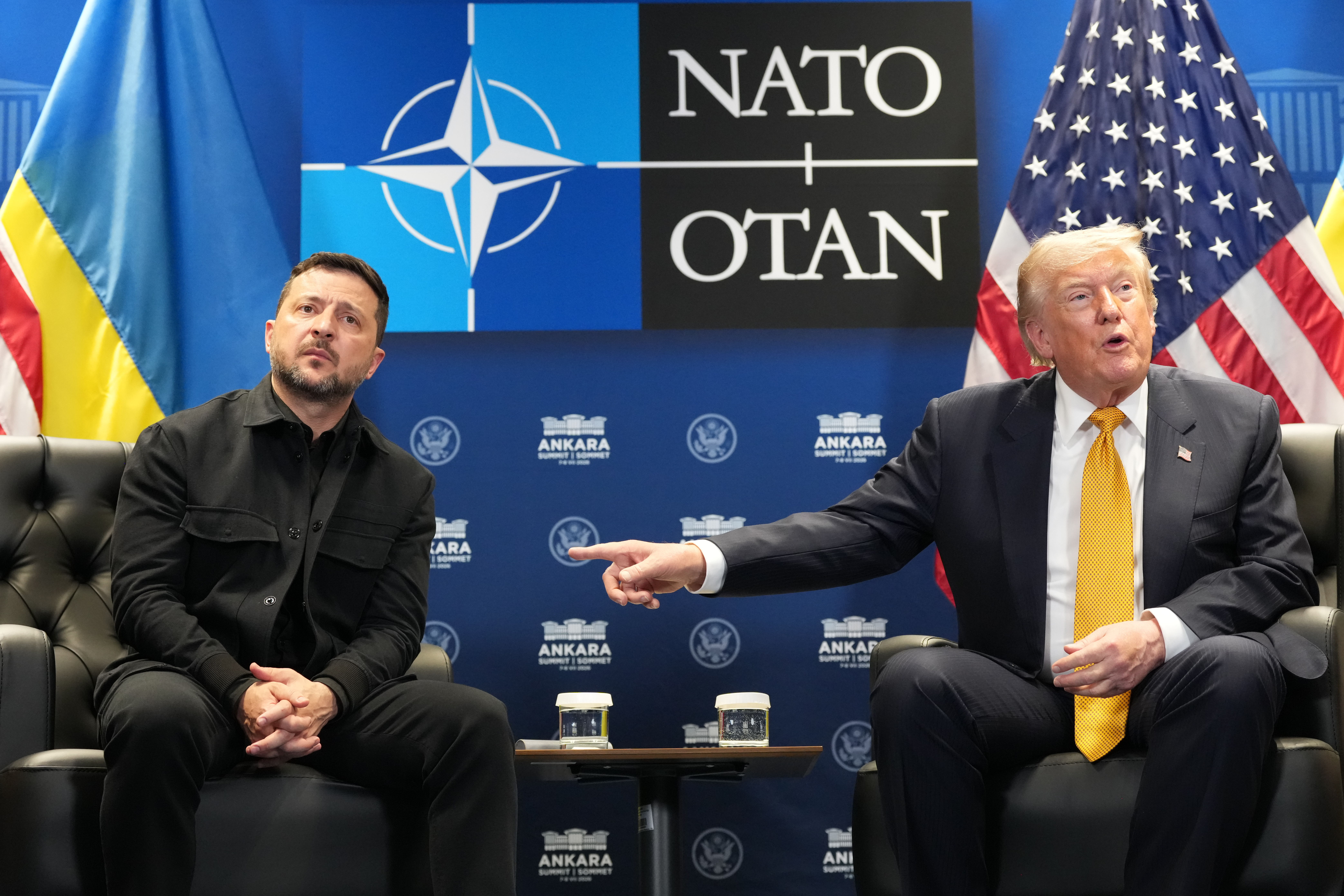 Президентът на Украйна Володимир Зеленски и президентът на САЩ Доналд Тръмп по време на срещата им в Анкара през юли
