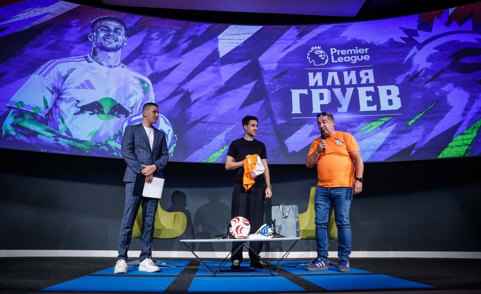 Илия Груев подари топки на деца от столична школа1