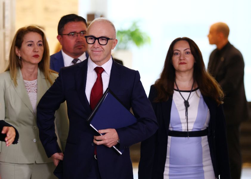 <p>ЦИК изтегли номерата на кандидатите за президентските избори.</p>