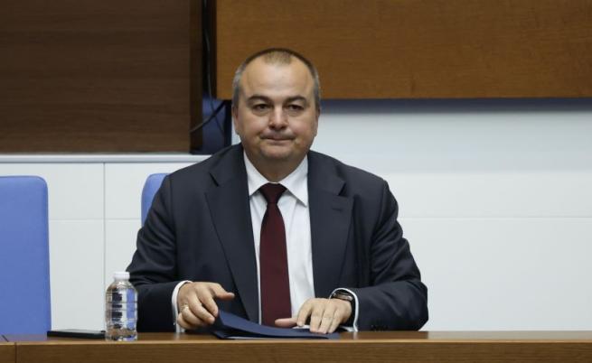 Депутатите изслушват земеделския министър за мерките срещу шарката по животните