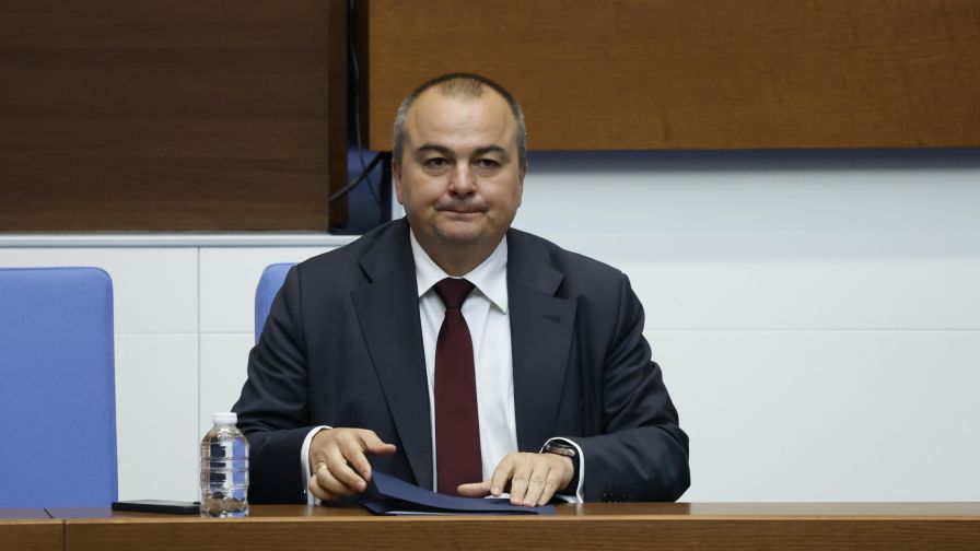 Депутатите изслушват земеделския министър за мерките срещу шарката по животните