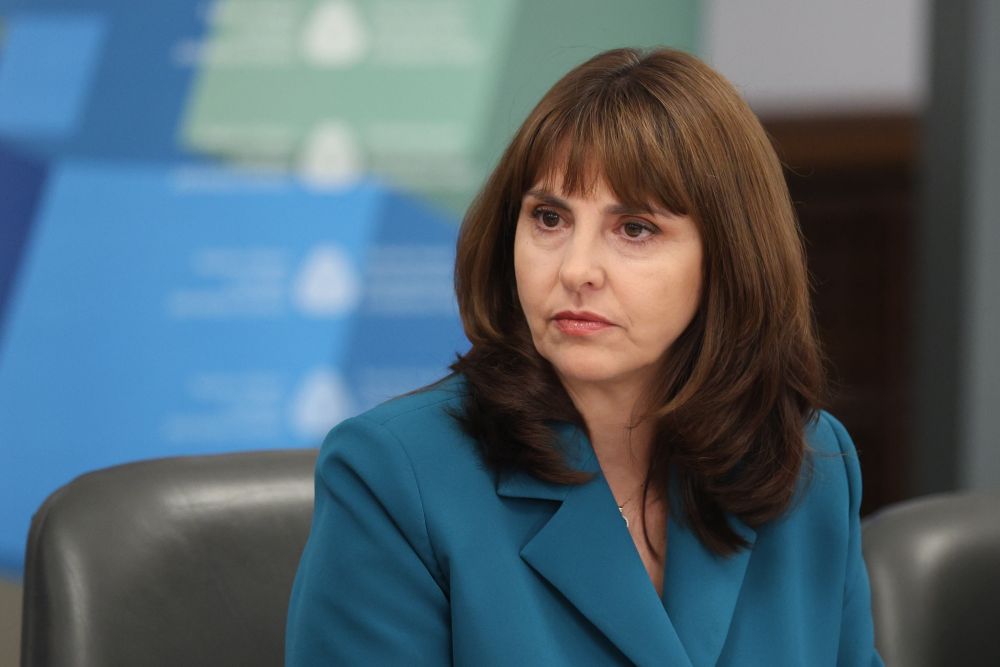 Ефремова: Помощите за деца растат с до 65%, решението за минималната заплата – в края на октомври
