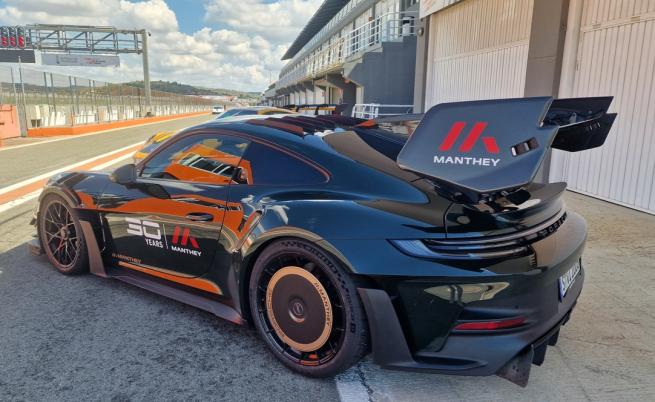 Седнах в този автомобил веднага след GT3. Разликата е жестока в спирането и скоростта, с която може да излезеш от завоите.