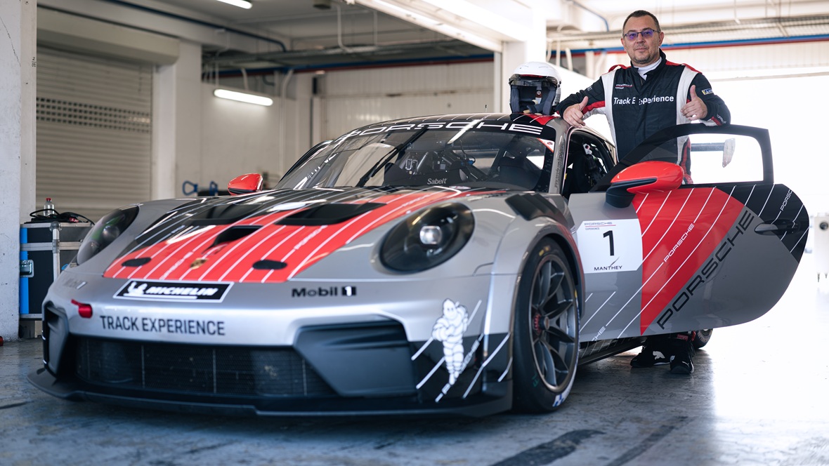 На пилотското място: Тестваме състезателния Porsche 911 Cup на сликове