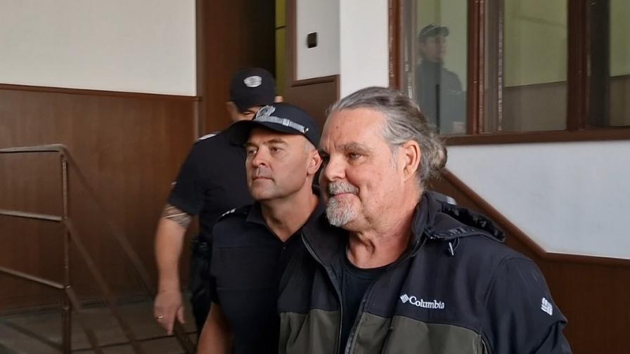 Испанският шаман, обвинен за дрога край Калофер, остава в ареста
