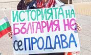 Протест пред МС за ремонта на Паметника на Шипка