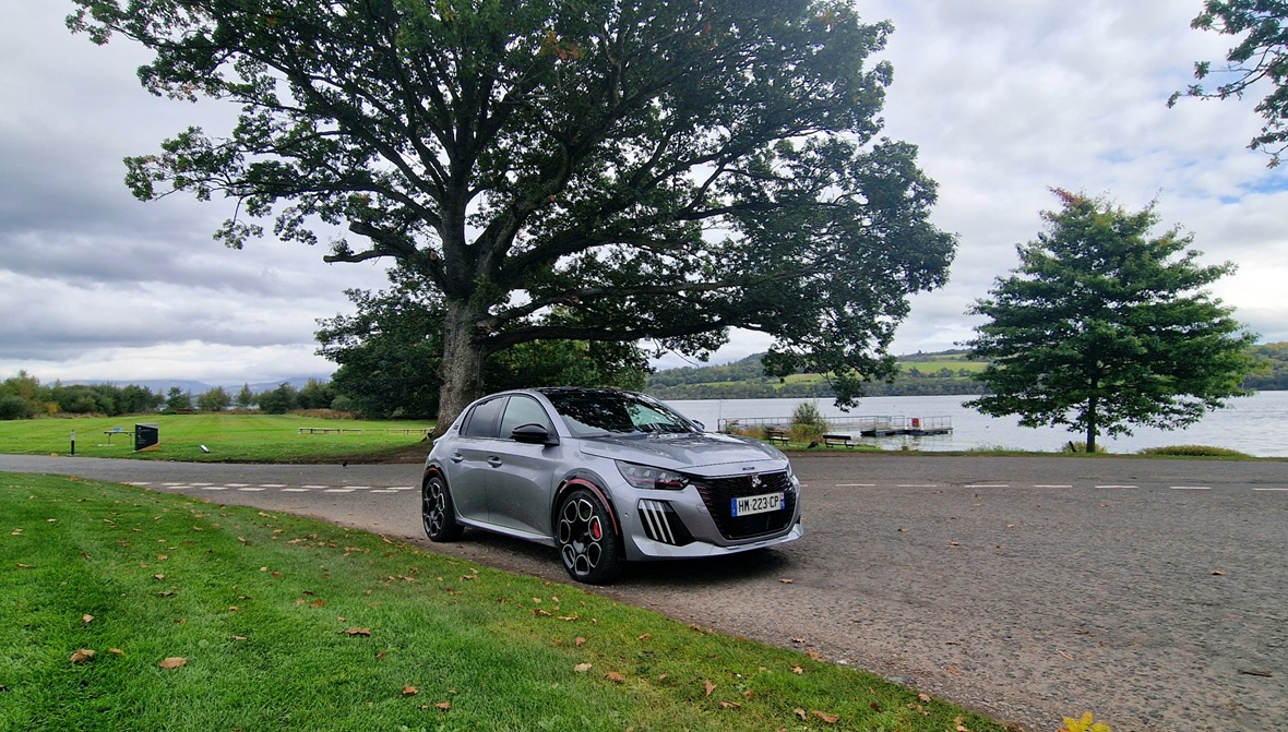 Peugeot e-208 GTi: Хотхечът е жив! И е супер забавен