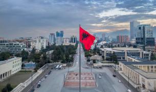Напрежение и физически сблъсъци в албанския парламент
