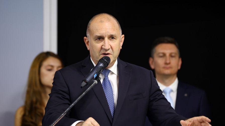 Радев: Още не мога да кажа от коя страна са дроновете - или са руски, или са украински