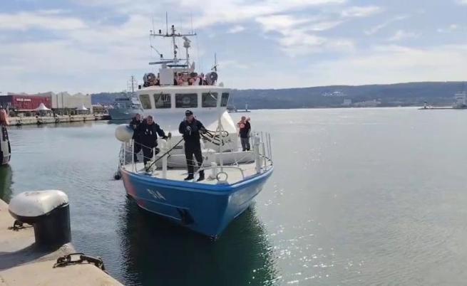 Продължава издирването на екипажа на потъналия кораб в Черно море