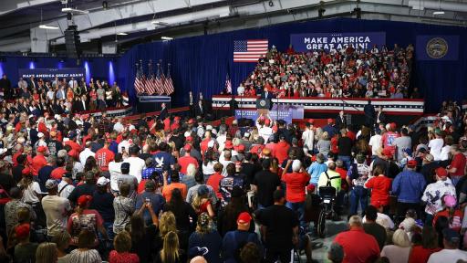 https://m5.netinfo.bg/media/images/51392/51392843/512-288-natali-harp-donald-trymp-nebraska-miting.jpg
