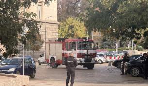 <p>Обезвредиха изоставен куфар пред Президентството, докато тече КСНС</p>