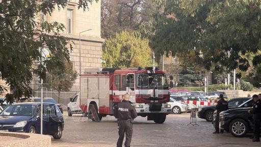 <p>Обезвредиха изоставен куфар пред Президентството, докато тече КСНС</p>