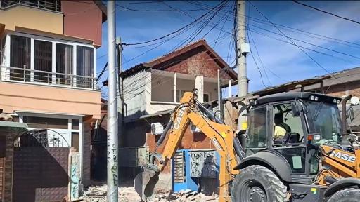 Удар срещу фентанила в Пловдив: Събарят тайни наркодепа и скривалища на дилъри в "Столипиново"